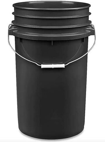 دلو من هاوس ناتشورالز بسعة 7 جالون كبير باللون الأسود من الدرجة الغذائية - خالٍ من البيسفينول أ - مصنوع في الولايات المتحدة الأمريكية مع برغي على غطاء الحشية (عبوة من قطعتين) in Kuwait