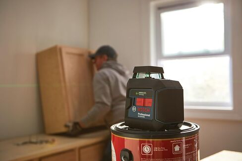 BOSCH GLL50-40G Green-Beam Self-Leveling 360 Degree Cross-Line Laser, Includes 4 AA Batteries, L-Bracket, Ceiling Clip, & Hard Carrying Case in Saudi Arabia