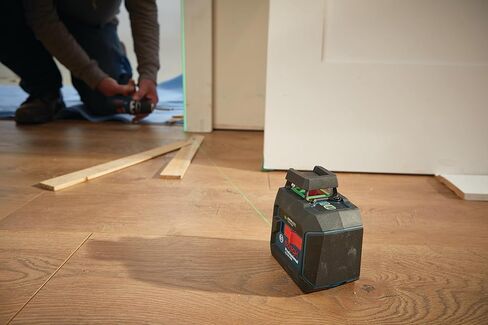 BOSCH GLL50-40G Green-Beam Self-Leveling 360 Degree Cross-Line Laser, Includes 4 AA Batteries, L-Bracket, Ceiling Clip, & Hard Carrying Case in Saudi Arabia