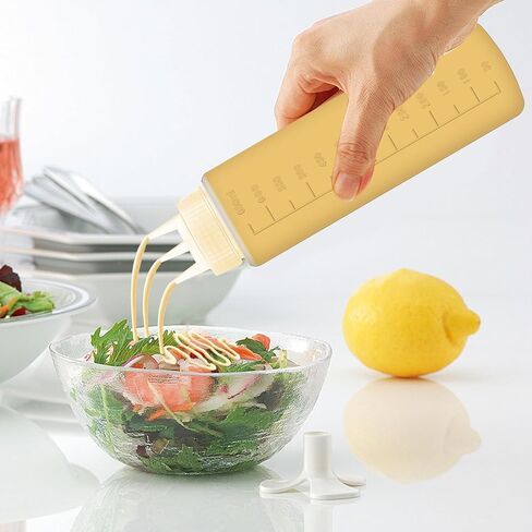 4 عبوات من زجاجات الضغط البلاستيكية سعة 23oz، زجاجات البهارات، موزعات الصلصة القابلة لإعادة الملء مع فوهة ثلاثية الفتحات للكاتشب والشراب والتتبيلة والزيت والعسل in Kuwait