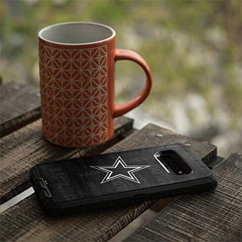 ملصق Skinit متوافق مع OtterBox Defender Galaxy S10 Plus - تصميم أسود وأبيض مرخص رسميًا من NFL Dallas Cowboys in Saudi Arabia