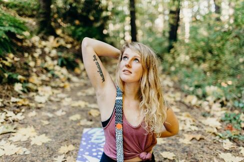 حزام اليوغا Yune Yoga Bowie - حزام للتمدد والحمل مقاس 68 بوصة مصنوع من القطن بنسبة 100% مع حلقة معدنية على شكل حرف D - ملحق لليوجا للبيلاتيس والمرونة والتمارين المنزلية in Saudi Arabia