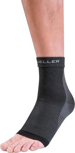 Mueller Sports Medicine OmniForce Plantar Fascia Sock for Men and Women, Foot Pain Relief Support, Ideal for Compression Around Heel, Arch, & Ankle, Fits Right or Left, Black in Saudi Arabia