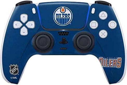 ملصق Skinit المخصص للألعاب متوافق مع وحدة تحكم PS5 - تصميم جيرسي مرخص رسميًا من NHL Edmonton Oilers in Saudi Arabia