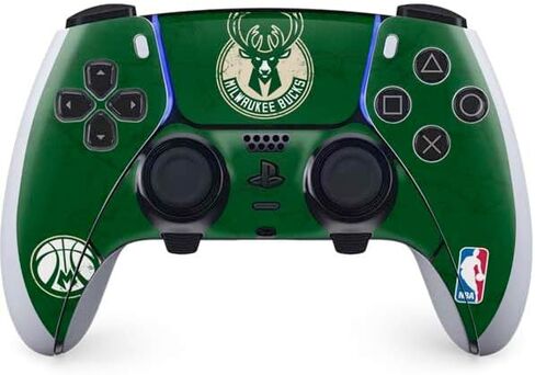 غلاف Skinit المخصص للألعاب متوافق مع وحدة تحكم PS5 DualSense Edge Pro - تصميم مرخص رسميًا من NBA Milwaukee Bucks باللون الأخضر in Saudi Arabia