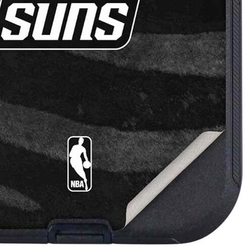 ملصق هاتف Skinit متوافق مع OtterBox Defender iPhone 13 - تصميم طباعة حيوانات سوداء مرخص رسميًا من NBA Phoenix Suns in Saudi Arabia