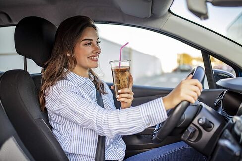 [50 Count] Crystal Clear PET Plastic Flat lids Fits 14, 16, 20, & 24 oz Cups With 98 Diameter for Iced Coffee, Milkshake, Slurpee, Ice cream, Razzle, Slush, Smoothie, Party's, in Kuwait