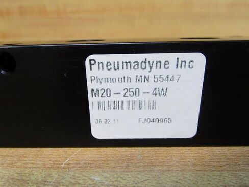 M20-250-4W، مشعب مضمن، 4 محطات، إدخال 3/8 NPT، إخراج 1/4 NPT، تباعد الإخراج 1.5 بوصة in Kuwait