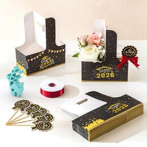 هدايا التخرج من Baffect فئة 2026، تتضمن 24 حاملة أكواب مشروبات، و24 علمًا صغيرًا للتزيين و1 لفة شريط، من أجل هدايا الحفلات/التذكار بالجملة في حفلة التخرج بالمدرسة الثانوية/الجامعة (أسود وذهبي) in Kuwait