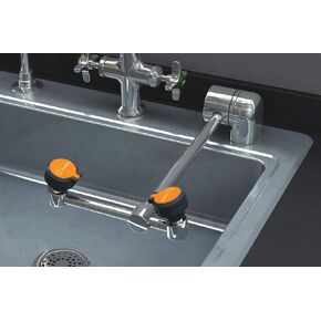 غسول عيون نحاسي من جارديان G1849، مثبت على السطح، تدفق تلقائي 90 درجة متأرجح للأسفل in Kuwait