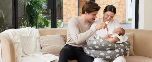 Momcozy وسادة رضاعة بمقاس كبير وموضع للرضاعة الطبيعية، وسائد للرضاعة الطبيعية لدعم مريح، تصميم سياج أمني أصلي، حزام خصر قابل للتعديل وغطاء قطني قابل للإزالة in Saudi Arabia