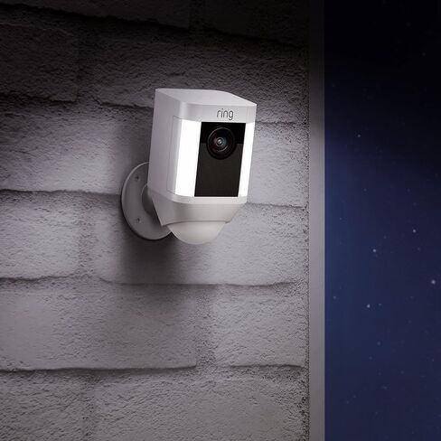 كاميرا مراقبة عالية الدقة ببطارية Ring Spotlight Cam مُجددة معتمدة مع خاصية التحدث ثنائي الاتجاه وإنذار صفارة الإنذار، باللون الأبيض، تعمل مع Alexa in Kuwait