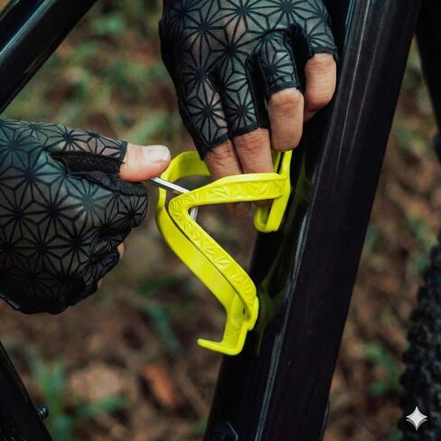 SUPACAZ Unisex's Fly Cage Poly Bottle, Hot Pink, one Size in Kuwait