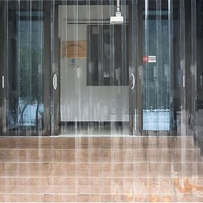 ستارة شريطية من مادة PVC للمداخل الصناعية ومناطق التخزين البارد، حاجز شفاف متين للوصول إلى الرافعة الشوكية وكفاءة سير العمل in Kuwait