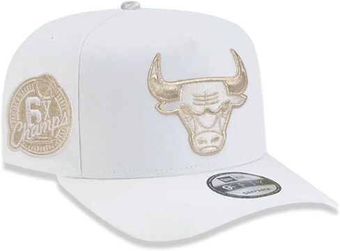 قبعة شيكاغو بولز 9FIFTY A-Frame 6X NBA Finals Champs من New Era باللون الأبيض والفضي والذهبي، قبعة قابلة للتعديل in Kuwait