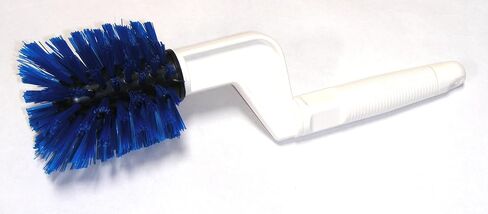 Spinning brush from Germany cleans bottom of mugs or drinking glasses easily in Saudi Arabia