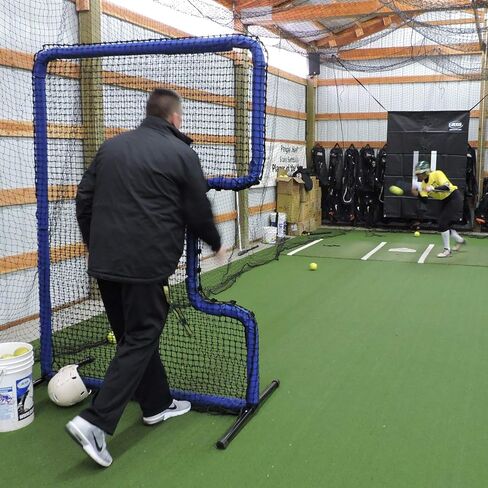 شاشة JUGS Protector Blue Series للكرة اللينة على شكل حرف C - حماية لإبريق الكرة اللينة وآلة الرمي، 7'H x 5'W مع فتحة مقاس 33 بوصة × 18 بوصة، و60 طبقة من شبكة Poly-E وإطار بقطر 1.5 بوصة، ضمان لمدة عام in Kuwait