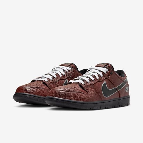حذاء تزلج SB Dunk Low Pro من Nike (مهر داكن/فضي/أبيض/أسود) مقاس 10 in Saudi Arabia