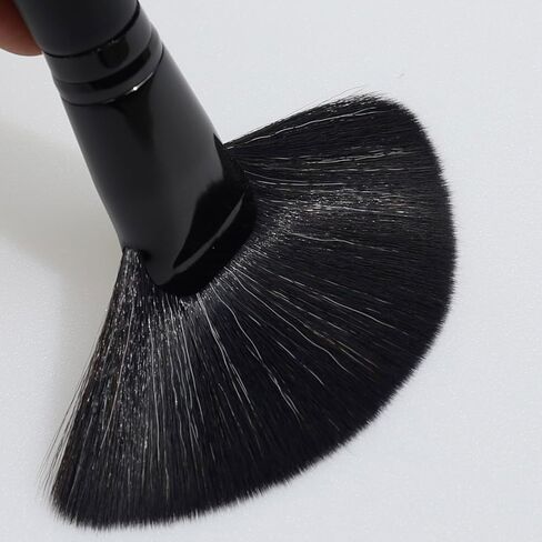 مجموعة من 3 فرش رائعة من الألياف الدقيقة، أداة تنظيف داخلية للسيارة، أداة منفضة حلاقة صغيرة، فرشاة قص الشعر، أدوات تنظيف الغبار الصغيرة in Kuwait