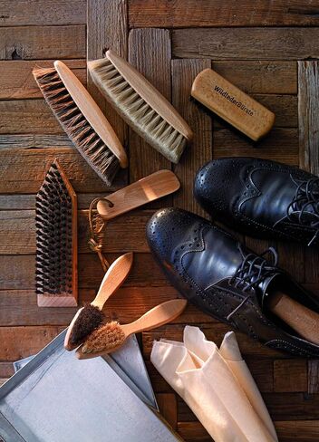 Redecker Natural Dark Horsehair Shoe Shine Brush, Untreated Beechwood Handle, 4-5/7-Inches Long, Made in Germany in Saudi Arabia