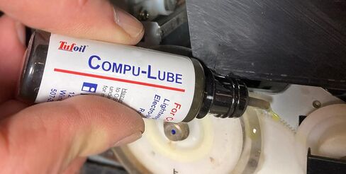 Compu-Lube: زجاجة ذات طرف قطارة سعة 16.5 مل (.557 أونصة سائلة): زيت صناعي لتليين الإلكترونيات وأجهزة الكمبيوتر والطابعات ثلاثية الأبعاد ومفصلات الكمبيوتر المحمول وأجهزة التحكم في الألعاب ومفاتيح لوحة المفاتيح ومراوح الكمبيوتر بشكل آمن in Kuwait