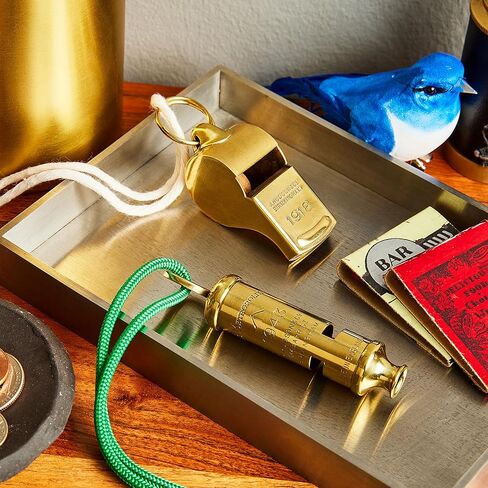 صافرة نحاسية مع حلقة سلسلة مفاتيح - صافرة عالية الصوت بقوة 114 ديسيبل للمدربين والحكام والمتنزهين ومعدات الشرطة - تصميم ضابط مدفعية أصلي من الحرب العالمية الأولى - معدات نجاة في حالات الطوارئ مصنوعة في المملكة المتحدة من شركة Kings County Tools in Kuwait