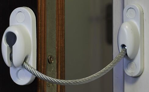 x1 Blocking Clip to Door Chain Chrome in Saudi Arabia