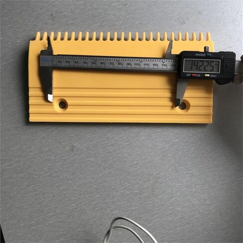 Escalator Comb Plastic Elevator Spare Parts LDTJ-B-2 L 213mm W 108mm Hole Space 143mm LHS 25T in Saudi Arabia