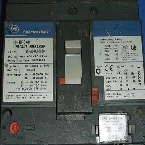 GE SPECTRA RMS 250A 600V 3 POLE CIRCUIT BREAKER SFHA36AT0250 in Saudi Arabia