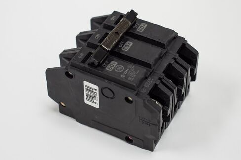 GE THQC32090WL N 90A 240V 3P New in Saudi Arabia