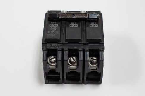 GE THQC32090WL N 90A 240V 3P New in Saudi Arabia