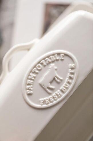 طبق زبدة البقرة، طبق زبدة السيراميك مع غطاء للمنضدة، صينية زبدة بيضاء مع مقبض، حاوية حامل زبدة مغطاة بالمزرعة لتخزين زبدة الساحل الشرقي الغربي in Kuwait