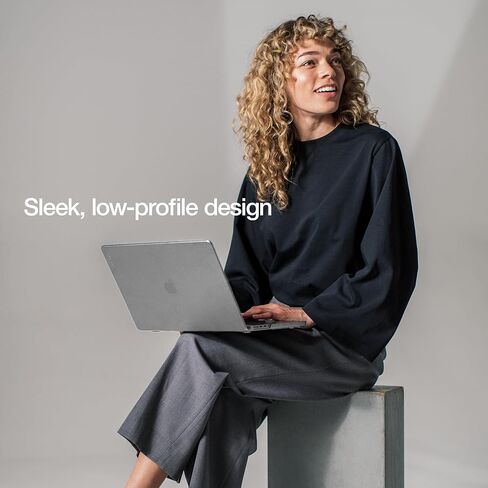 Incase Dots Hardshell مع Makrolon® - Macbook Pro 14 Inch Case - 2024 ، 2023 ، 2022 ، 2021 ، M4 ، M3 ، M2 ، M1 - MacBook Case ، غطاء محمول ، قذيفة صلبة واقية ، مقاومة للخدش - غابة خضراء in Saudi Arabia