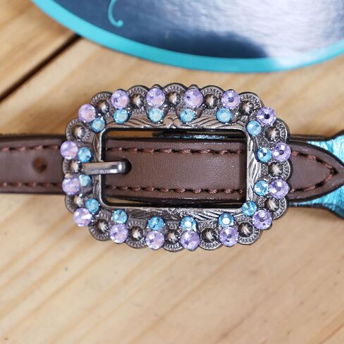 مجموعة من الجلد الغربي وطوق للصدر مع ضفائر ملتوية معدنية أرجوانية وزرقاء مخضرة، حجر الراين بيري كونكو، جلد البقر الأرجنتيني الأصلي in Kuwait