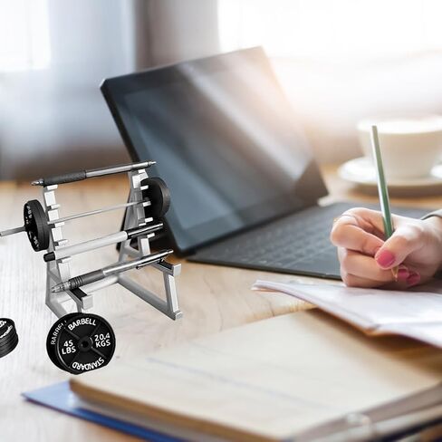 حامل أقلام أثقال مضحك، حامل أقلام صغير للقرفصاء مع 4 قطع من ألواح الوزن، حامل أقلام رصاص بلاستيكي صغير لرف الوزن هدية ديكور المنزل لمحبي اللياقة البدنية ورفع الأثقال (اللون: رمادي أسود) in Kuwait