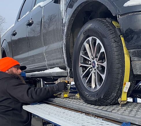 منتجات Mytee 8 عبوات مقاس 2 × 9 بوصة فوق أحزمة إطارات العجلة مع سقاطة وخطاف J دوار وكتل مطاطية - 10.000 رطل قوة كسر سحب أشرطة ربط لأسفل لشاحنات نقل السيارات، UTV، سرير مقطورة الشاحنة in Kuwait