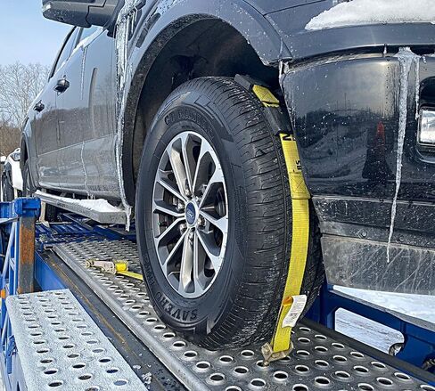 منتجات Mytee 8 عبوات مقاس 2 × 9 بوصة فوق أحزمة إطارات العجلة مع سقاطة وخطاف J دوار وكتل مطاطية - 10.000 رطل قوة كسر سحب أشرطة ربط لأسفل لشاحنات نقل السيارات، UTV، سرير مقطورة الشاحنة in Kuwait