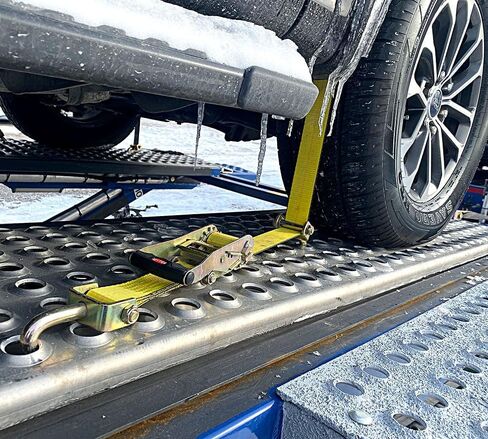 منتجات Mytee 8 عبوات مقاس 2 × 9 بوصة فوق أحزمة إطارات العجلة مع سقاطة وخطاف J دوار وكتل مطاطية - 10.000 رطل قوة كسر سحب أشرطة ربط لأسفل لشاحنات نقل السيارات، UTV، سرير مقطورة الشاحنة in Kuwait