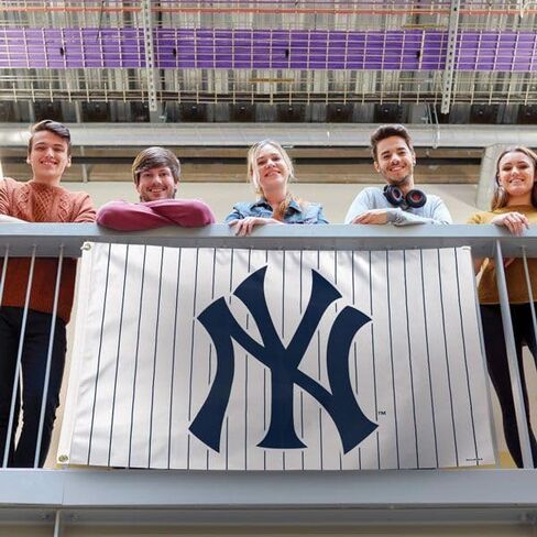 علم WinCraft New York Yankees Pinstripe Deluxe Flag 3' x 5' in Saudi Arabia