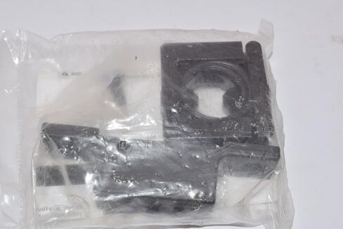 SPEEDAIRE 4ZK36 SPEEDCLAMP WITH BRACKETNEW IN FACTORY BAG in Kuwait