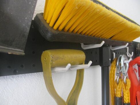 خطافات بيجبورد سوداء كبيرة الحجم من WallPeg - أجهزة بيجبورد، 50 قطعة AM 110-B in Kuwait