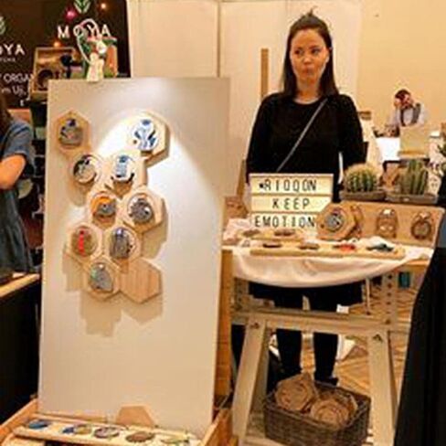 Medal Hanger Wood Decoration Hexagonal Honeycomb Medals Storage Case Wooden Medals Display Stand Hanger for All Sports Medals Running Medals (Large) in Kuwait