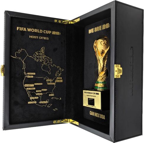 نسخة طبق الأصل مرخصة رسميًا لكأس العالم FIFA 2026 ثلاثية الأبعاد مع علم البطل الذي يمكنك صنعه بنفسك - صندوق عرض فاخر من الخشب والجلد يضم خريطة 16 مدينة مضيفة - إصدار محدود (10,000 على مستوى العالم) in Kuwait