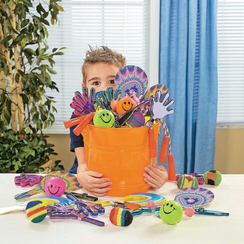 مجموعة دلو بلاستيكية ملونة زاهية مقاس 9 1/2 بوصة × 8 1/2 بوصة من Fun Express - 4 قطع، رائعة لعيد الفصح والحرف اليدوية وتخزين الفصول الدراسية والفرز والمنزل in Kuwait