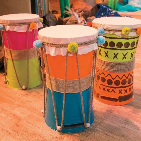 مجموعة دلو بلاستيكية ملونة زاهية مقاس 9 1/2 بوصة × 8 1/2 بوصة من Fun Express - 4 قطع، رائعة لعيد الفصح والحرف اليدوية وتخزين الفصول الدراسية والفرز والمنزل in Kuwait