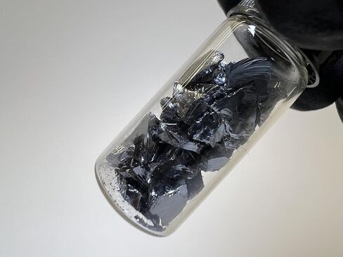 Silicon Crystals Sample Pure 99.9% Metalloid for Collection or Experiments in Saudi Arabia