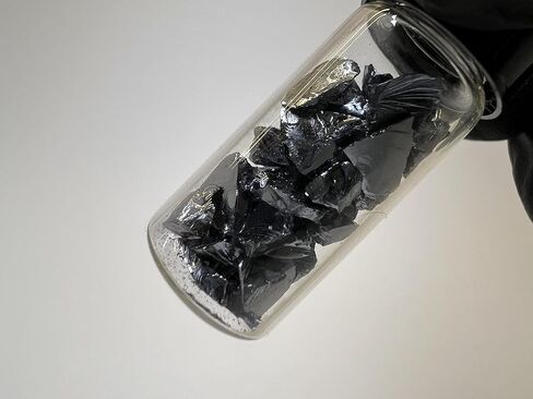 Silicon Crystals Sample Pure 99.9% Metalloid for Collection or Experiments in Saudi Arabia
