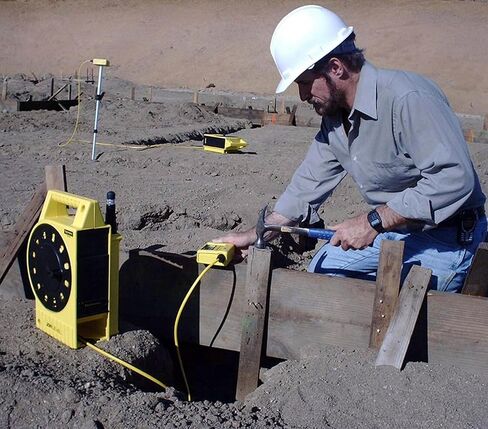 PRO-2030 High Precision Altimeter for No Line-of-Sight, No Distance Error, Bubble-Free Leveling Tool, Includes Unipod, Protective Boot, Anchoring Stakes, and User Guide in Saudi Arabia