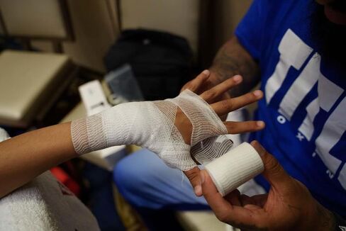 TITLE حزمة مدرب الملاكمة فائقة السرعة: شاش الملاكمة، ولفائف الملاكمة، ولفائف الشاش، ولفائف الشاش، وشاش ملفوف، ومعدات حماية الملاكمة، وحماية المفاصل in Saudi Arabia