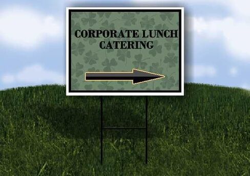 غداء الشركات، تقديم الطعام، عيد القديس باتريك، البرسيم الأيرلندي الداكن، سهام على شكل حرف A، جانب واحد، مقاس 23 × 23 بوصة. in Kuwait